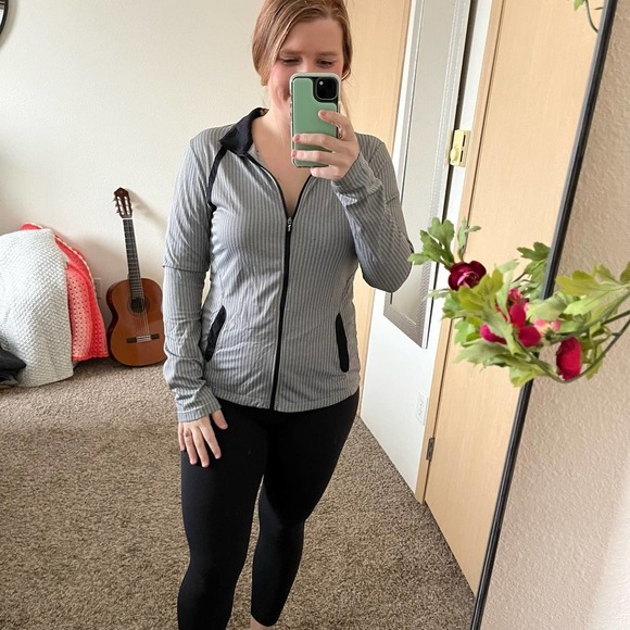 Women’s Asics Lightweight Zip Up Black White Chevron Running Jacket Size Large - Picture 1 of 7